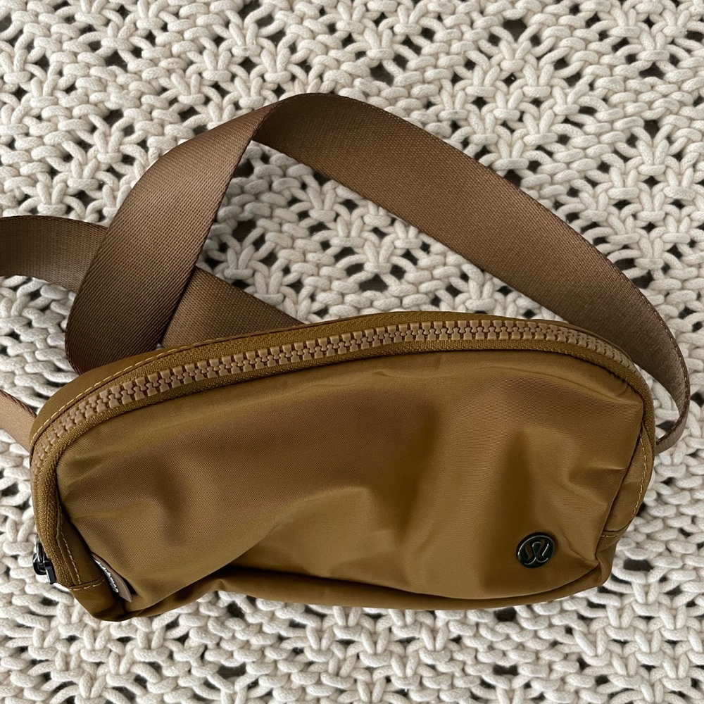 lululemon everywhere belt bag